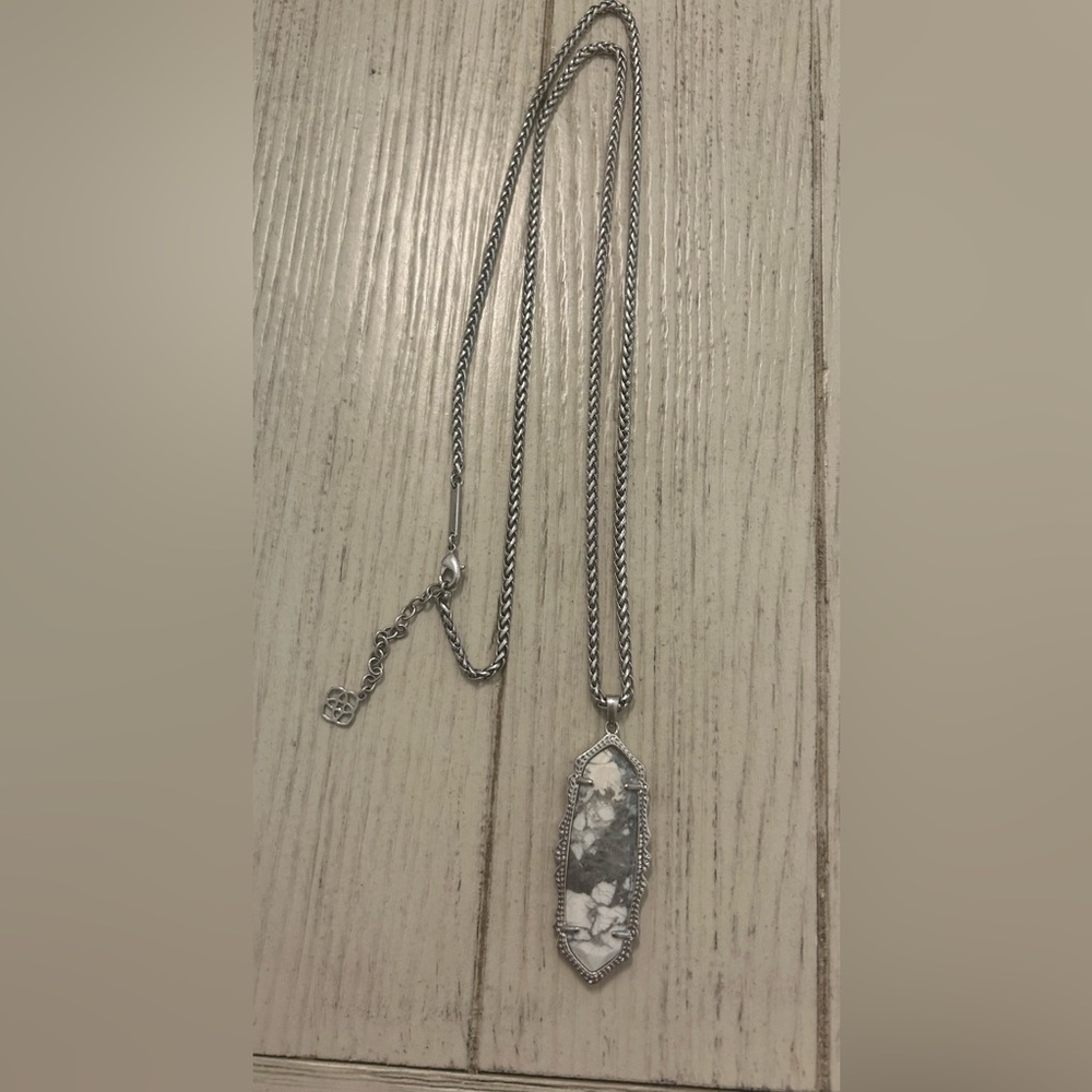 Kendra Scott necklace